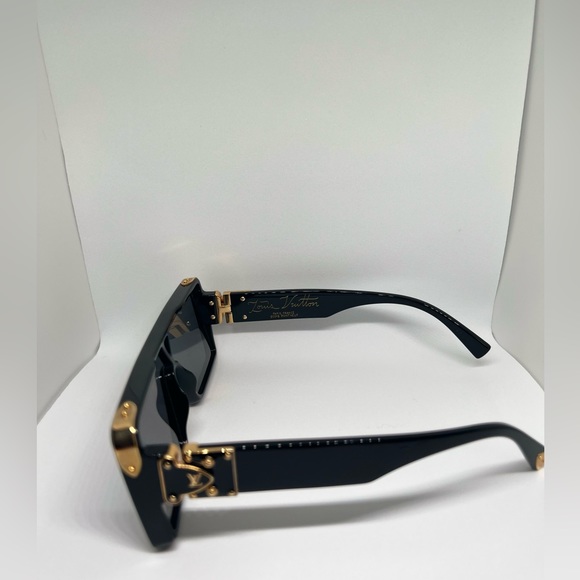 2020 LV Sunglasses - Picture 4 of 8